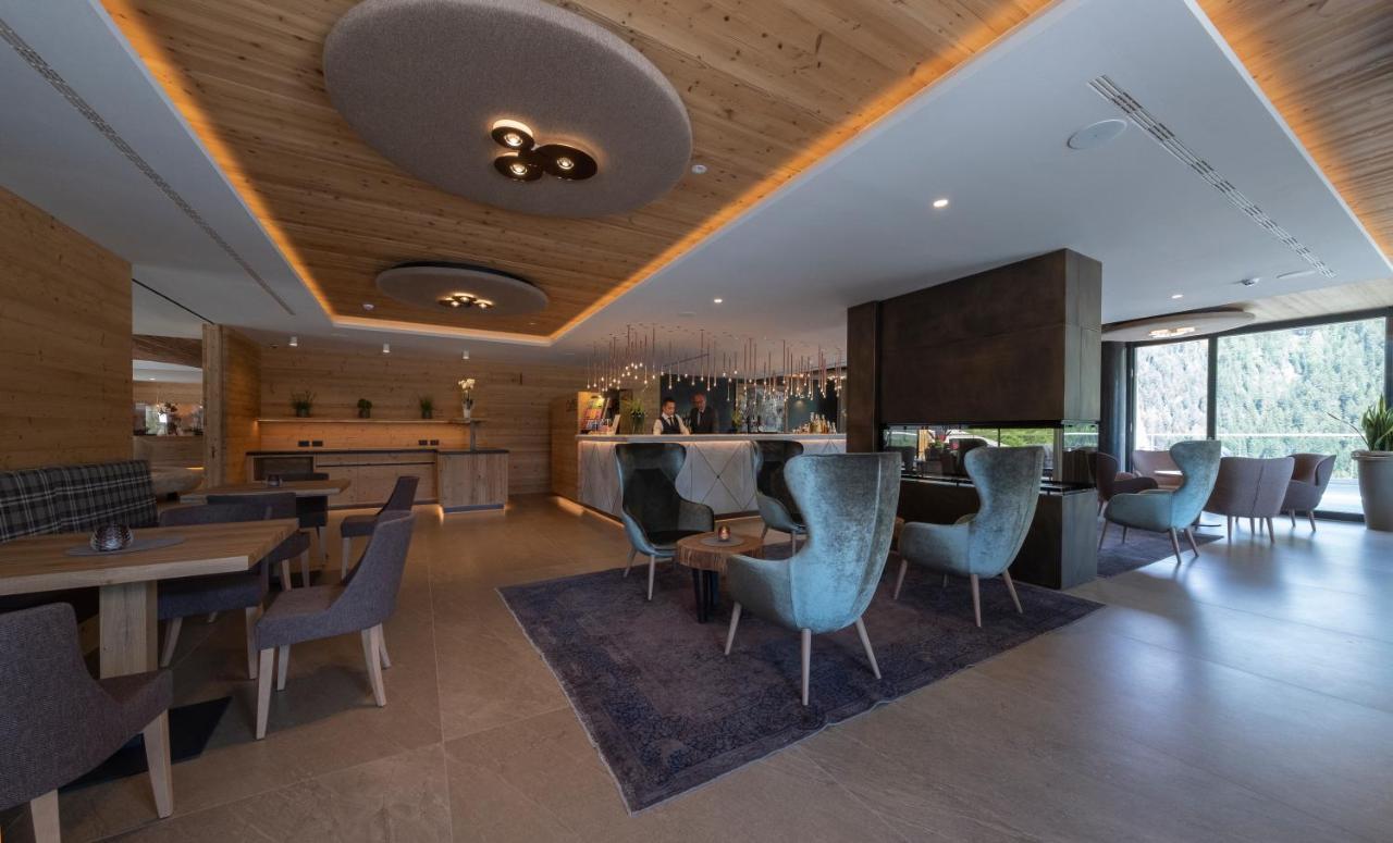 Ciampedie Luxury Alpine Spa Hotel Vigo di Fassa Esterno foto