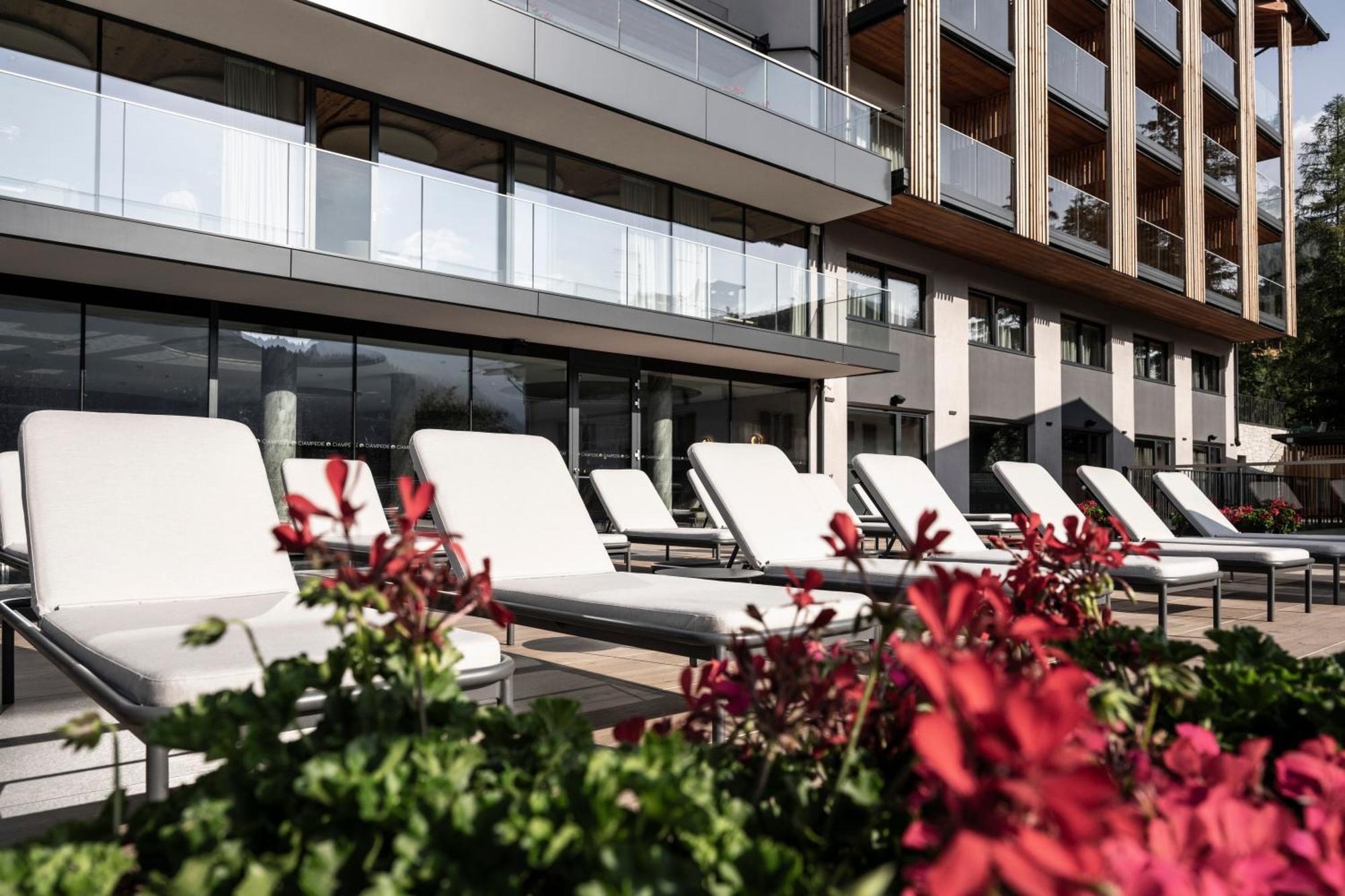 Ciampedie Luxury Alpine Spa Hotel Vigo di Fassa Esterno foto