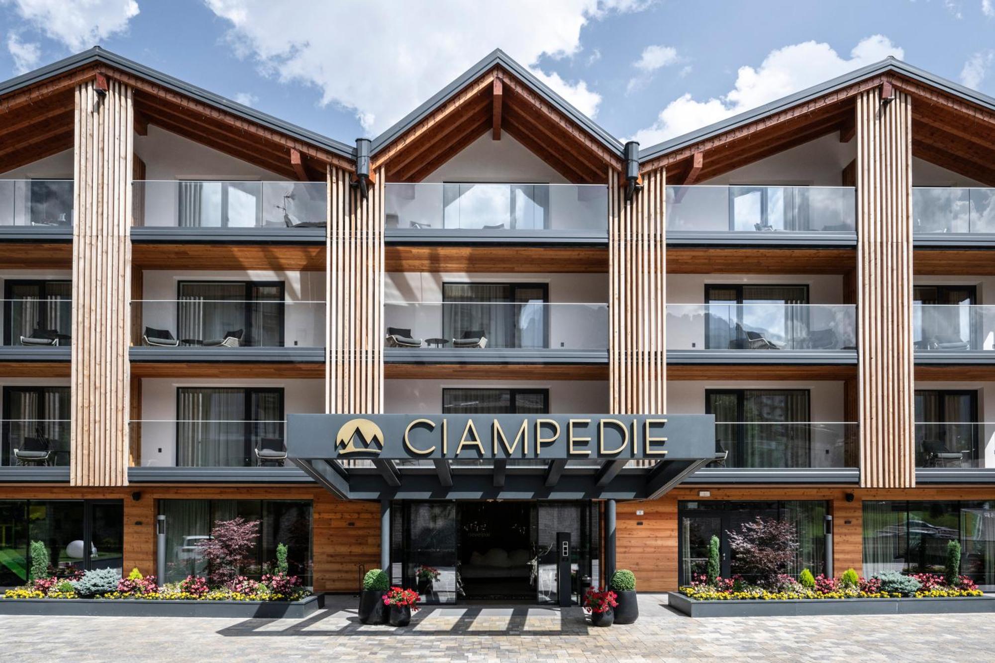 Ciampedie Luxury Alpine Spa Hotel Vigo di Fassa Esterno foto