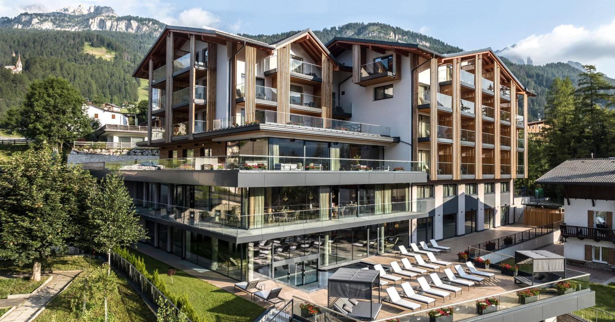 Ciampedie Luxury Alpine Spa Hotel Vigo di Fassa Esterno foto