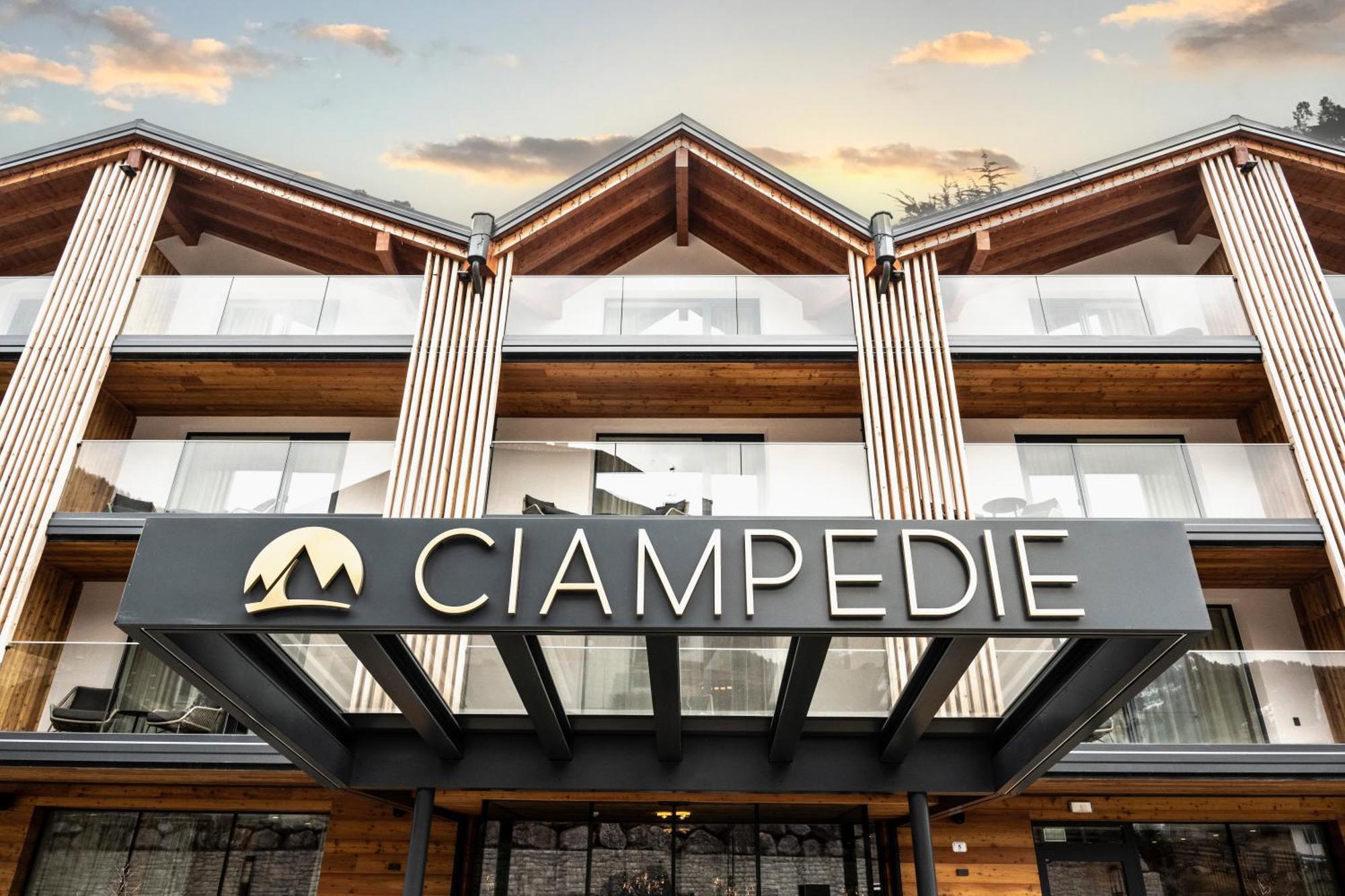 Ciampedie Luxury Alpine Spa Hotel Vigo di Fassa Esterno foto