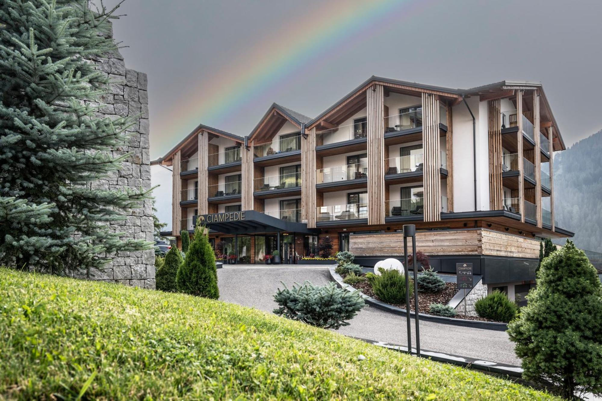 Ciampedie Luxury Alpine Spa Hotel Vigo di Fassa Esterno foto