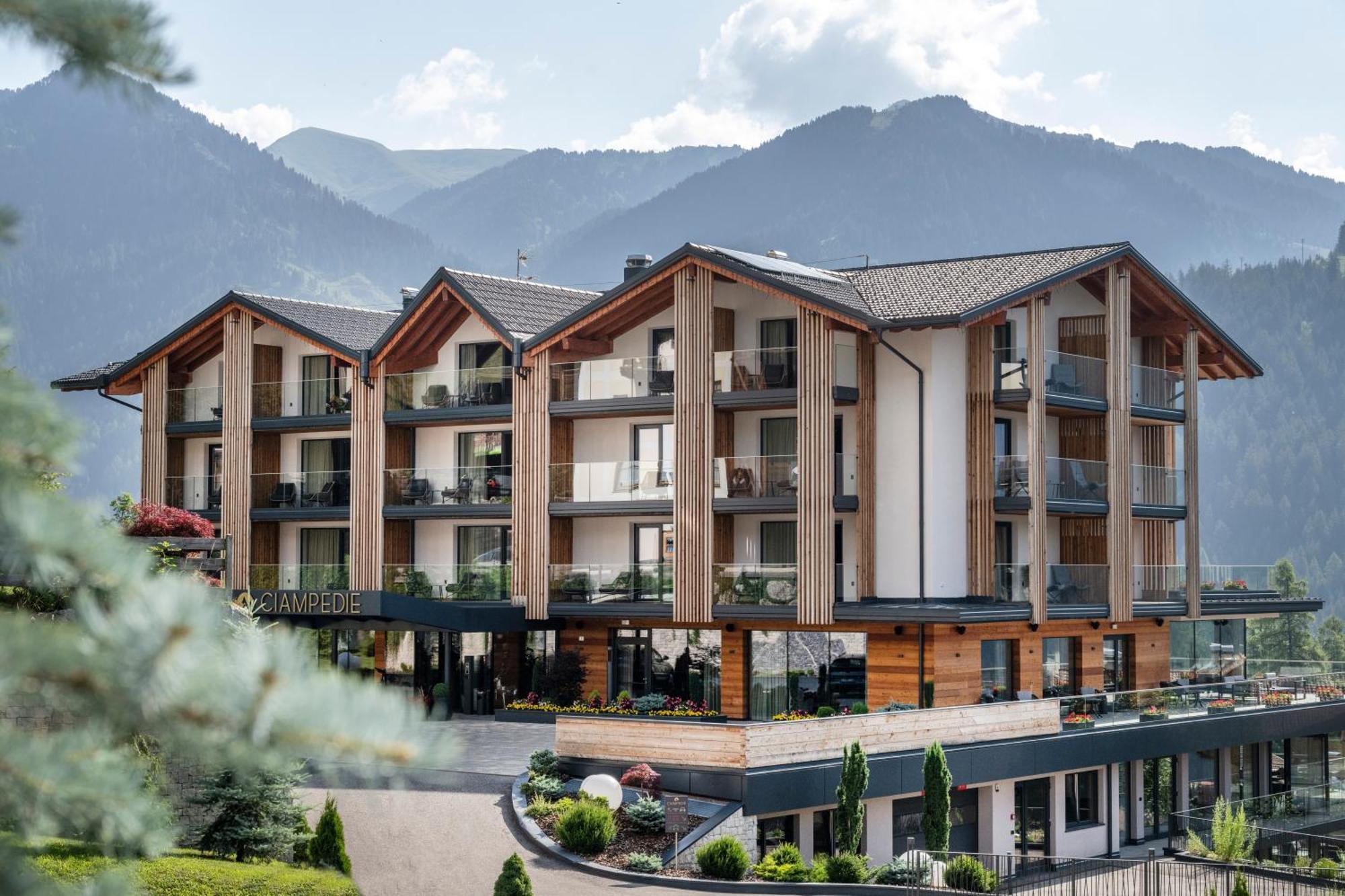 Ciampedie Luxury Alpine Spa Hotel Vigo di Fassa Esterno foto