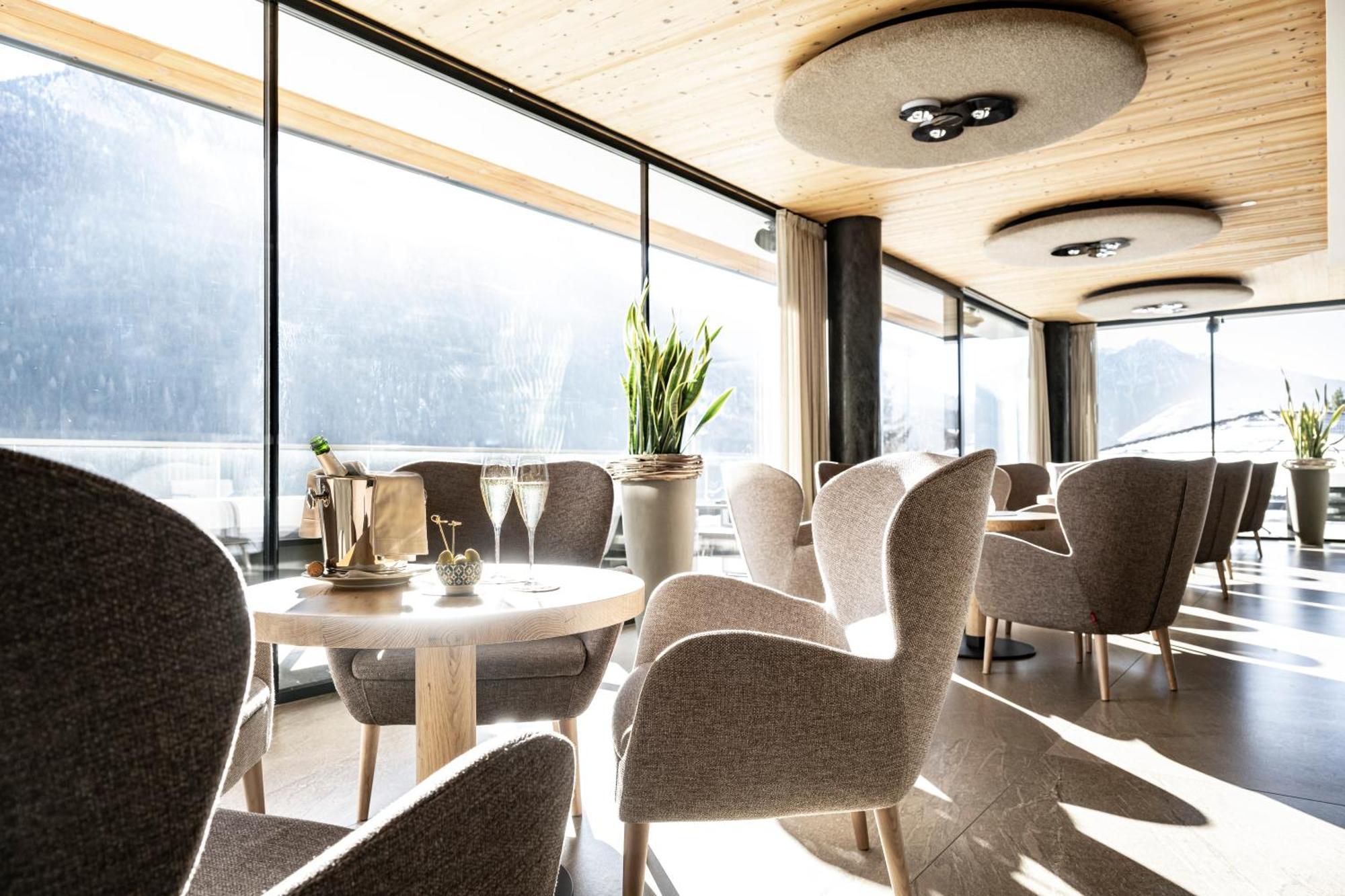 Ciampedie Luxury Alpine Spa Hotel Vigo di Fassa Esterno foto