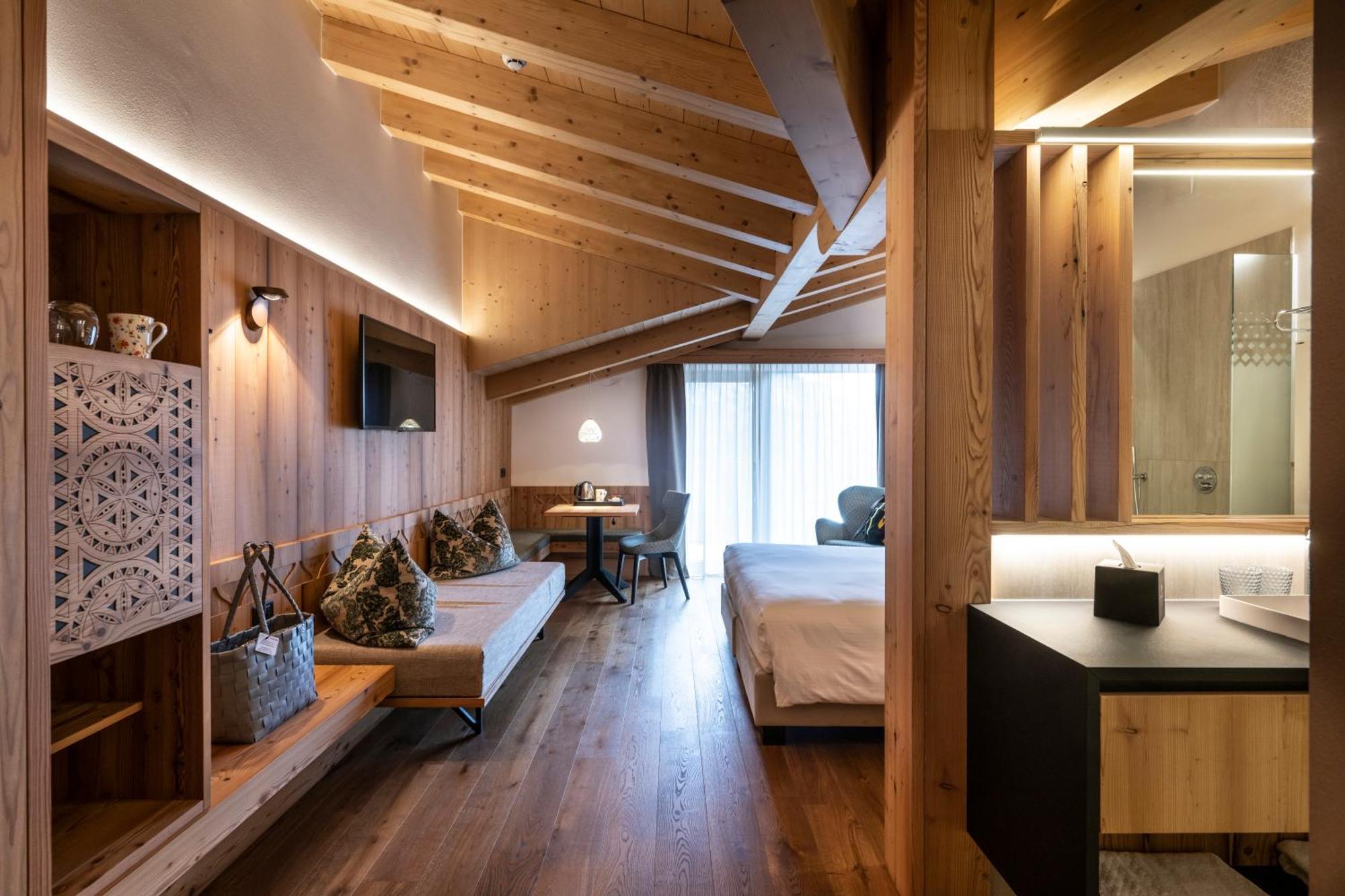 Ciampedie Luxury Alpine Spa Hotel Vigo di Fassa Esterno foto