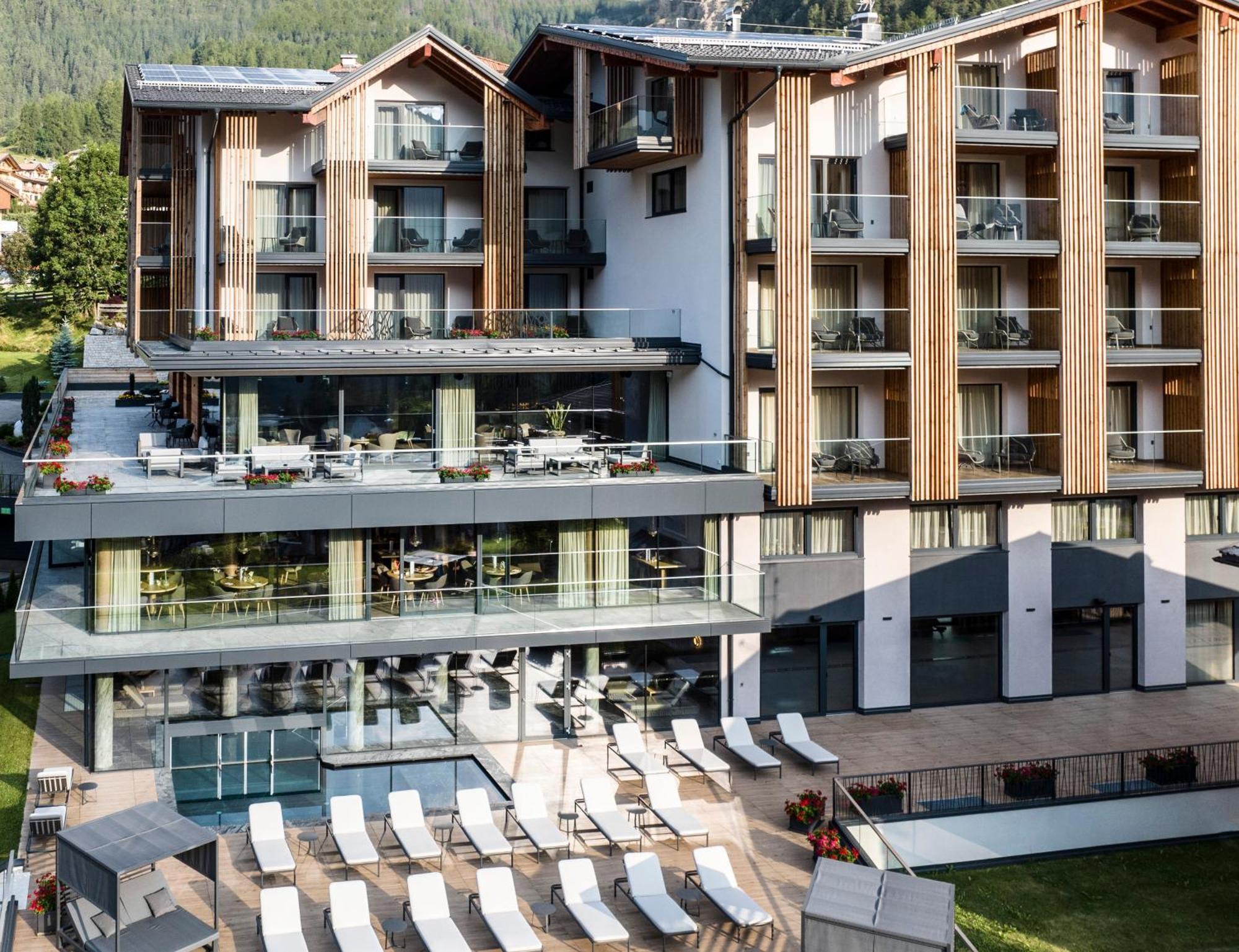 Ciampedie Luxury Alpine Spa Hotel Vigo di Fassa Esterno foto
