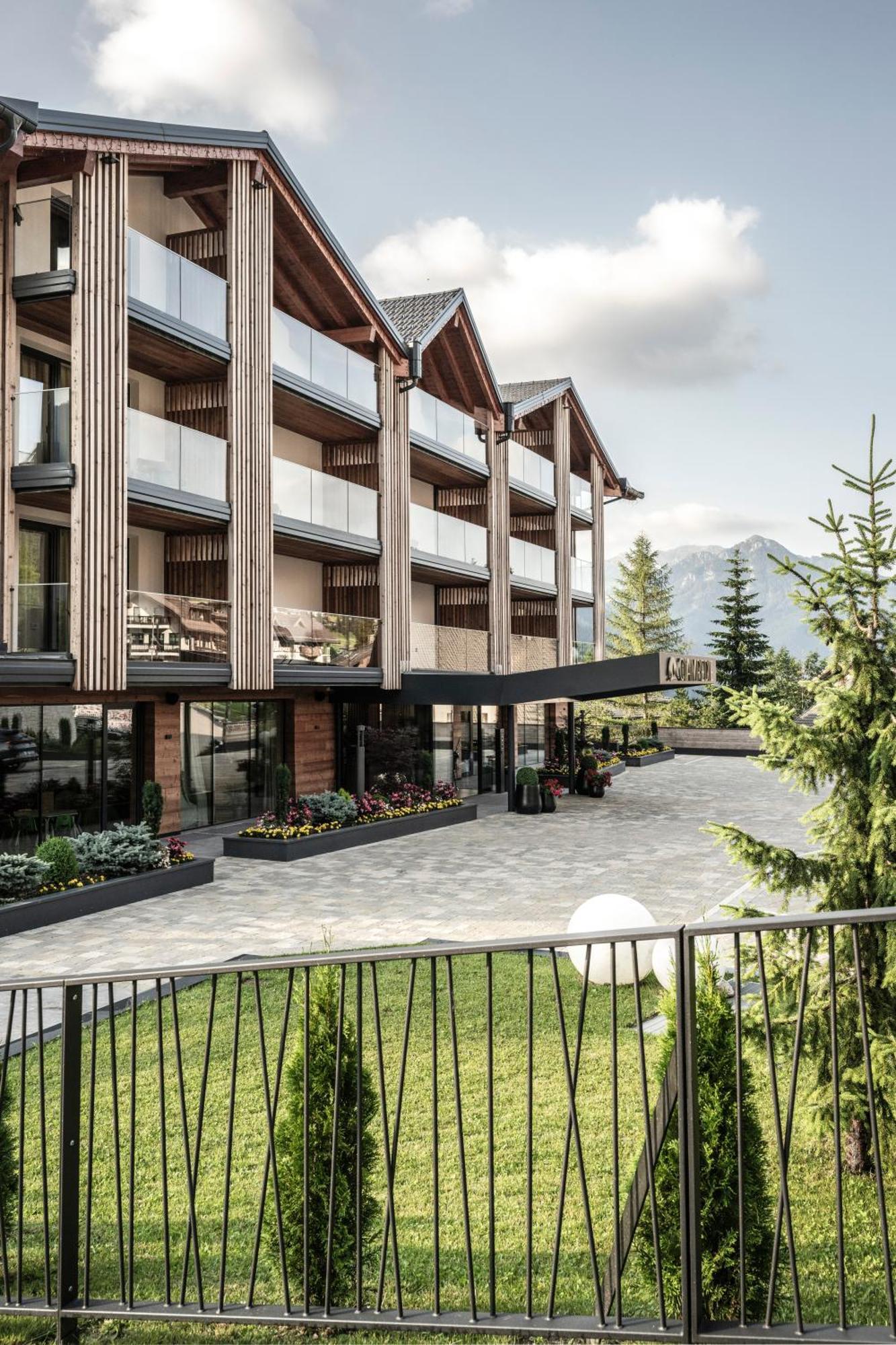 Ciampedie Luxury Alpine Spa Hotel Vigo di Fassa Esterno foto