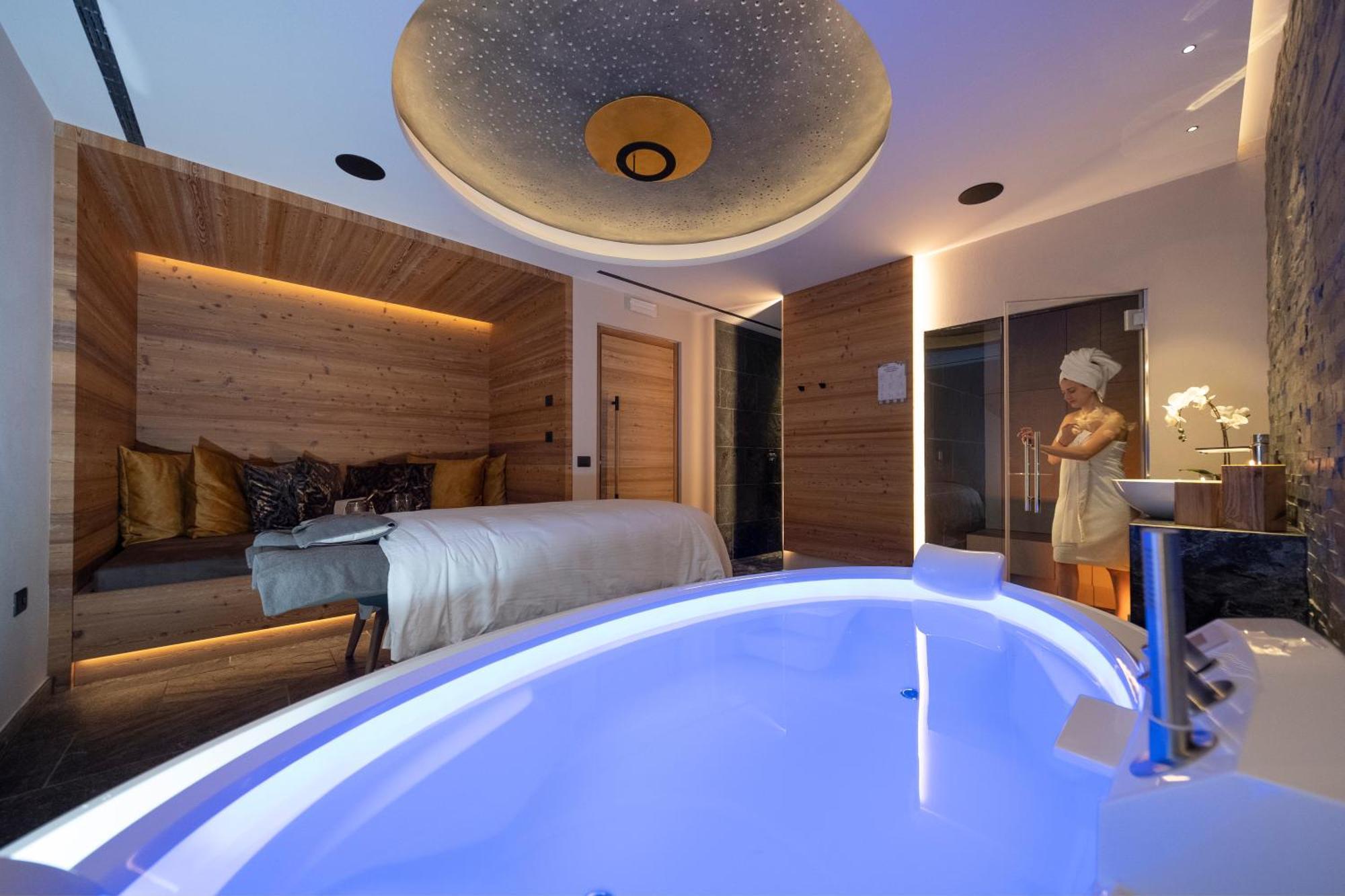 Ciampedie Luxury Alpine Spa Hotel Vigo di Fassa Esterno foto