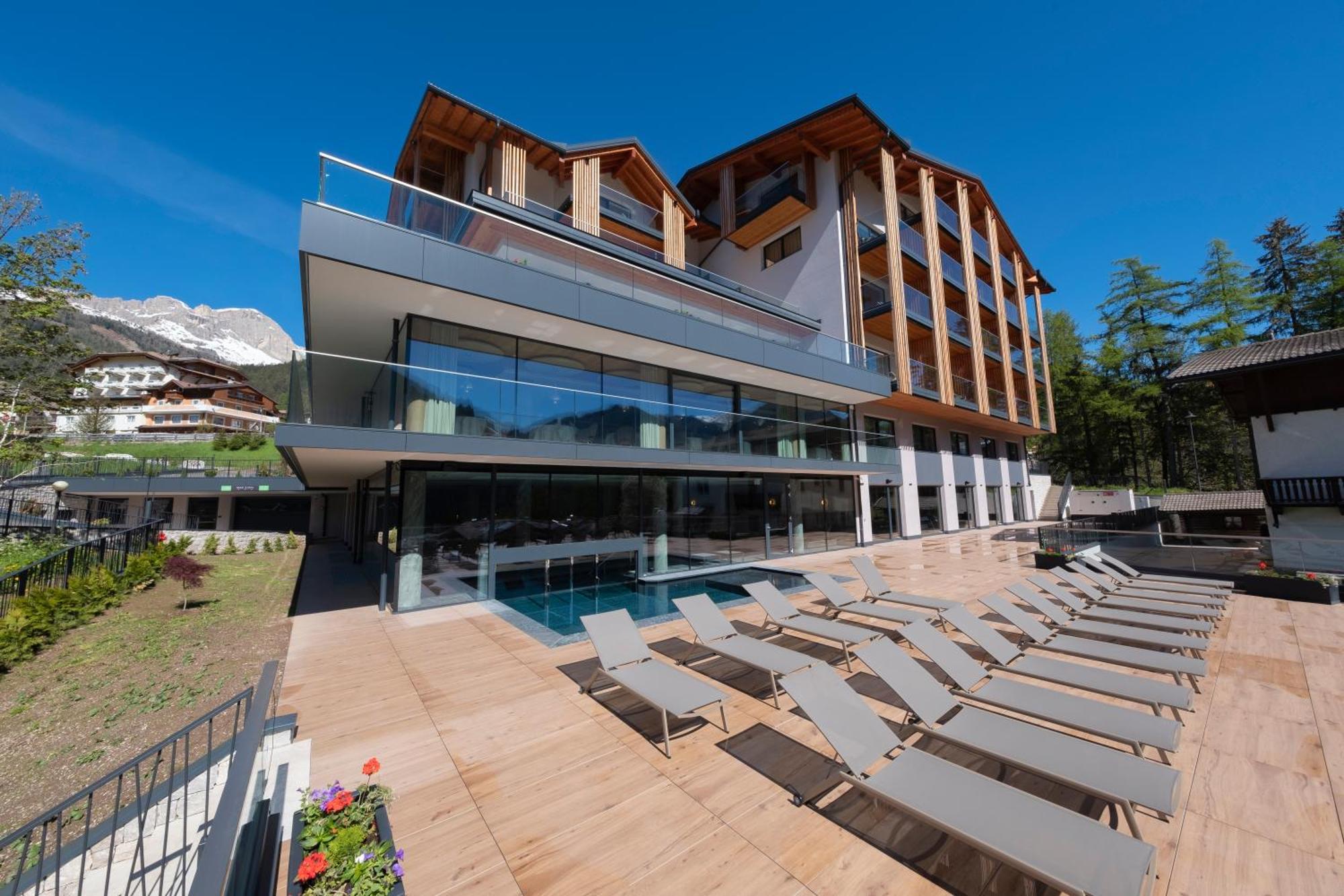 Ciampedie Luxury Alpine Spa Hotel Vigo di Fassa Esterno foto