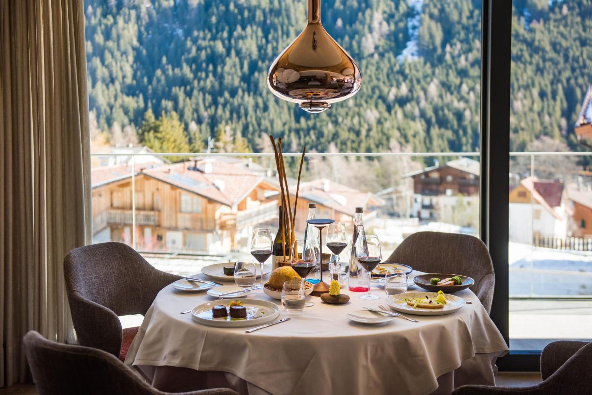Ciampedie Luxury Alpine Spa Hotel Vigo di Fassa Esterno foto