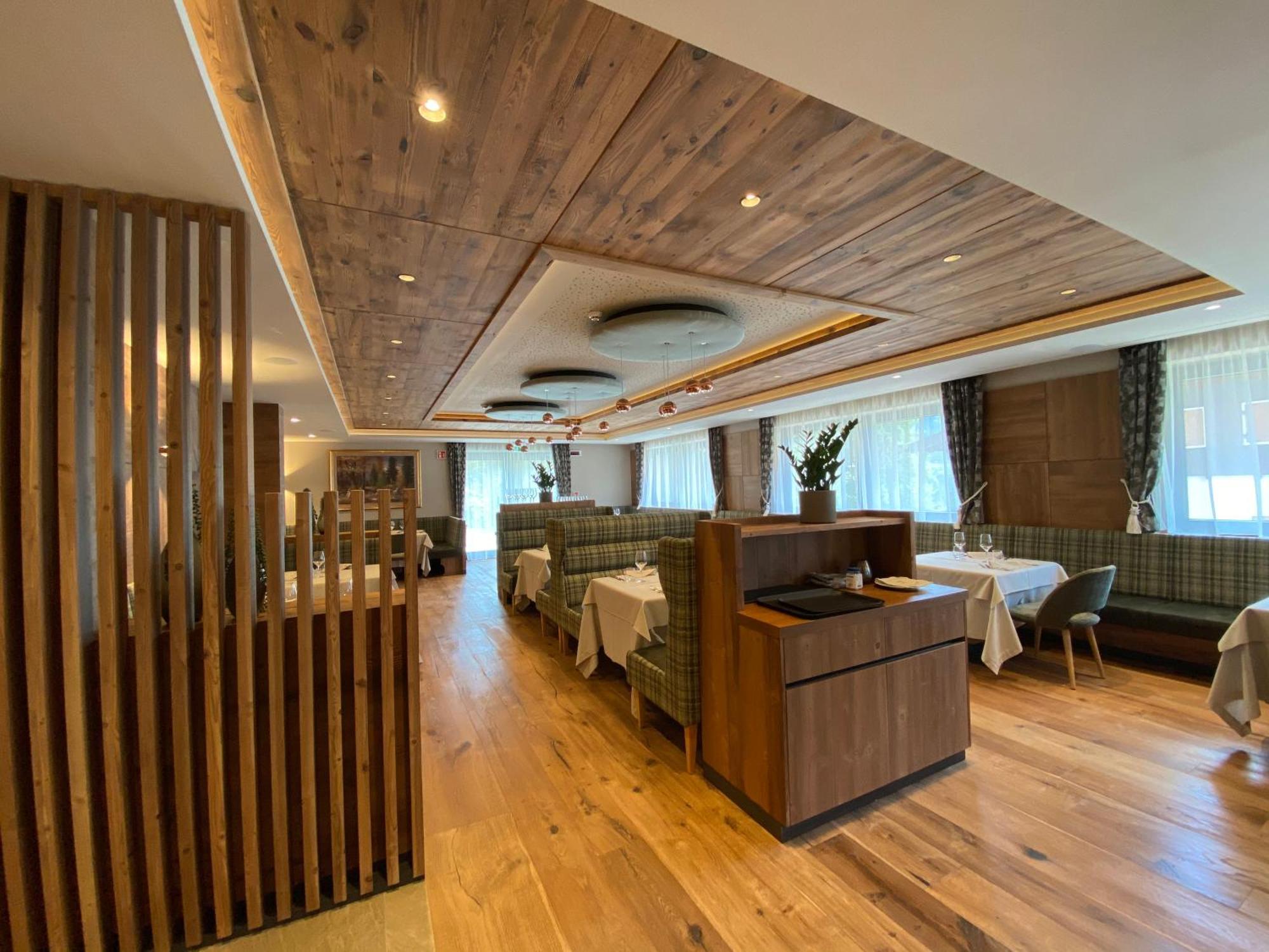 Ciampedie Luxury Alpine Spa Hotel Vigo di Fassa Esterno foto