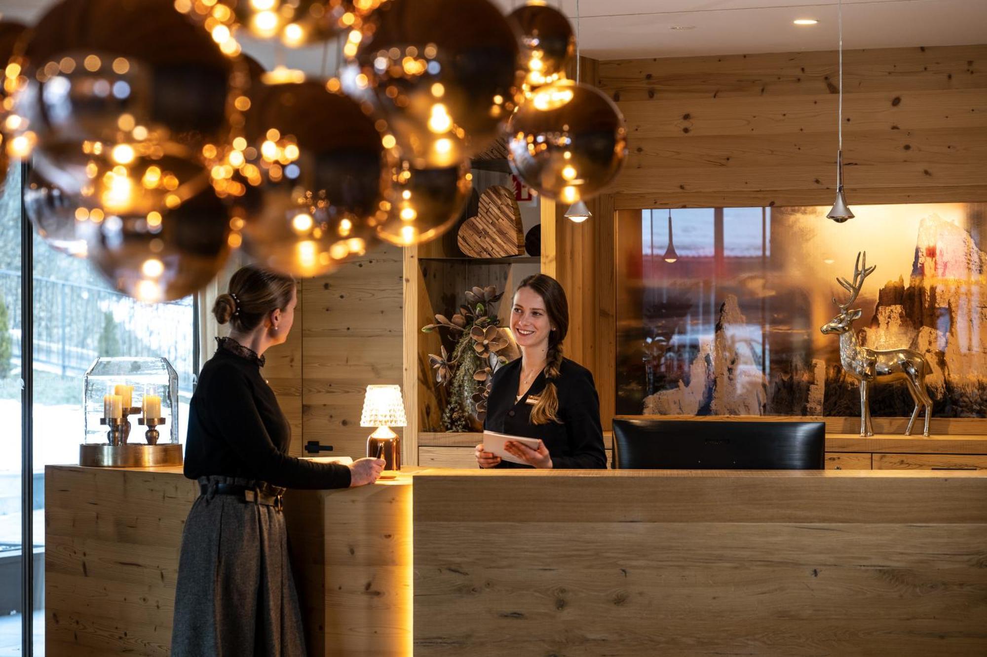 Ciampedie Luxury Alpine Spa Hotel Vigo di Fassa Esterno foto